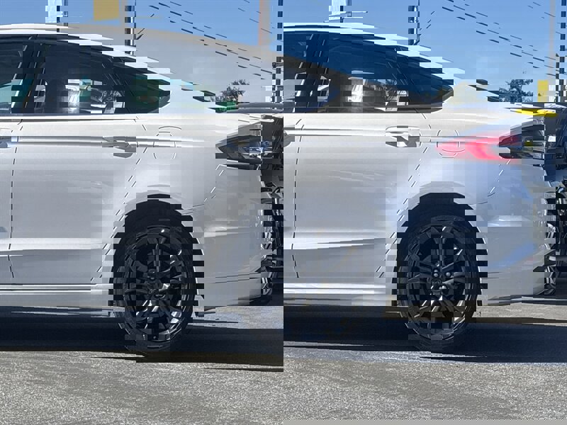 Used 2018 Ford Fusion SE w/ Equipment Group 201A image 4