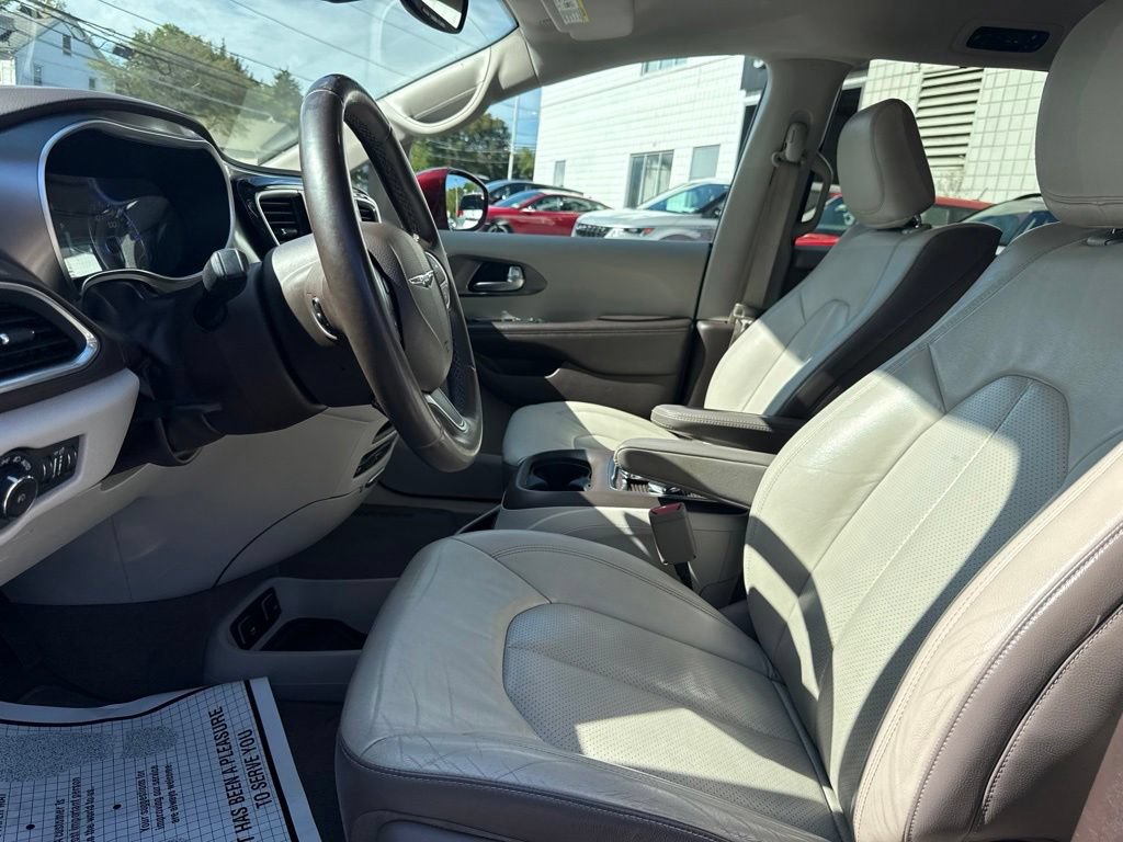 Used 2017 Chrysler Pacifica Touring-L Plus w/ Advanced Safetytec Group FWD image 10
