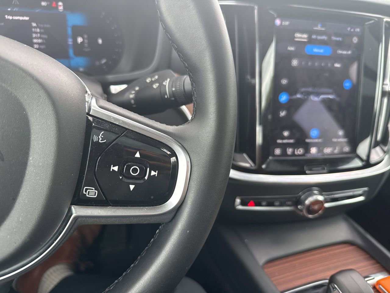 Certified 2024 Volvo S60 B5 Plus image 20