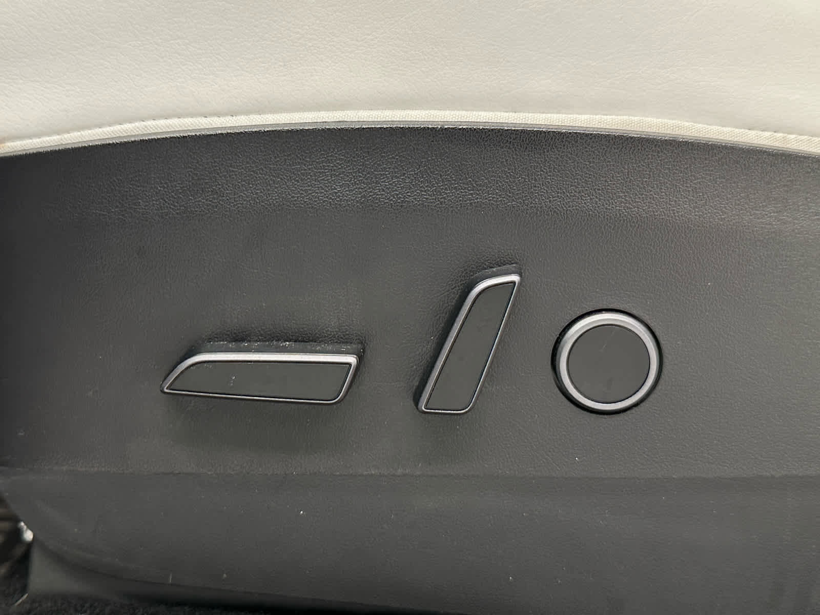 Used 2023 Tesla Model Y Long Range AWD/4WD image 12
