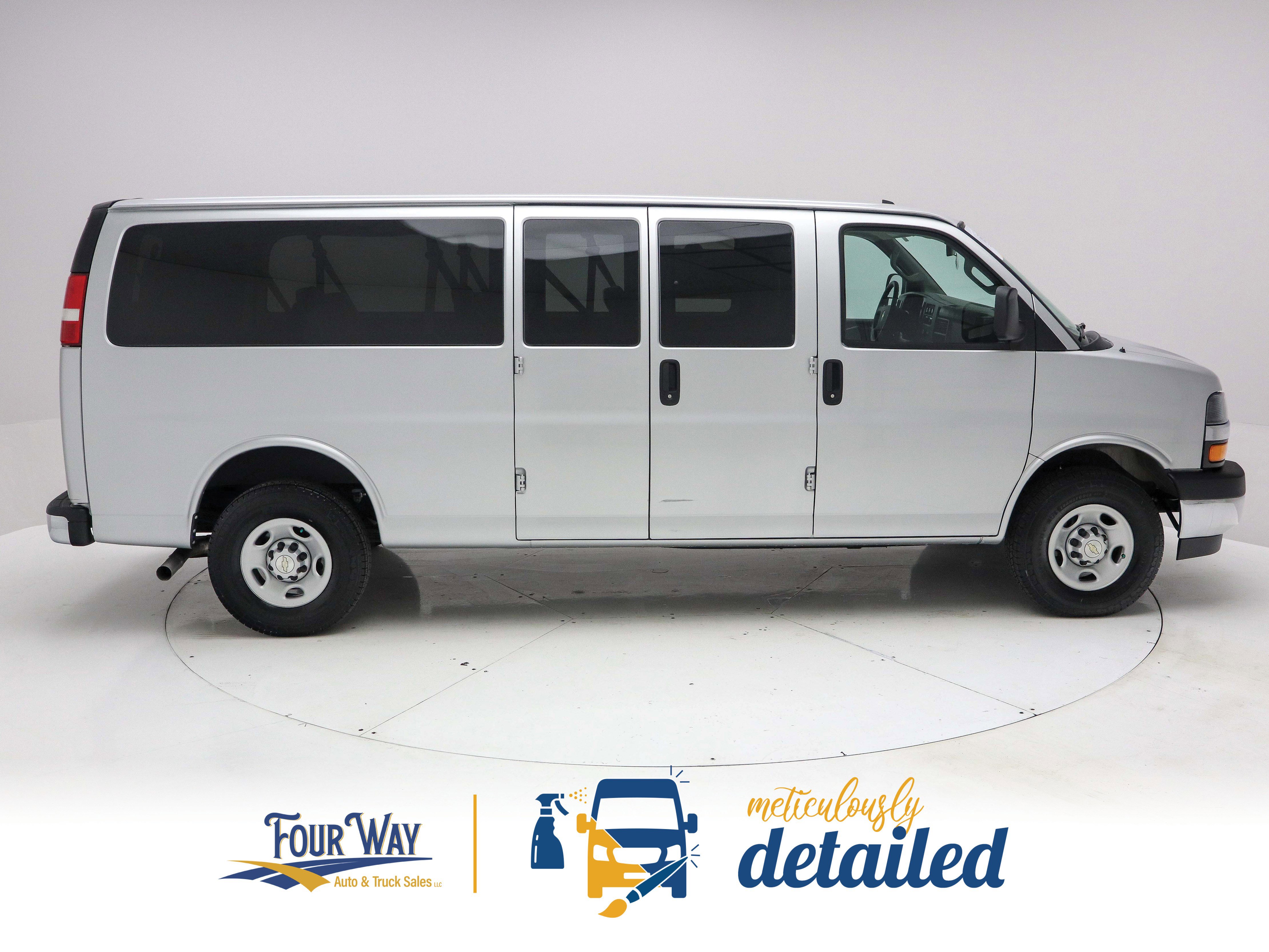 Used 2022 Chevrolet Express 3500 LS RWD image 2