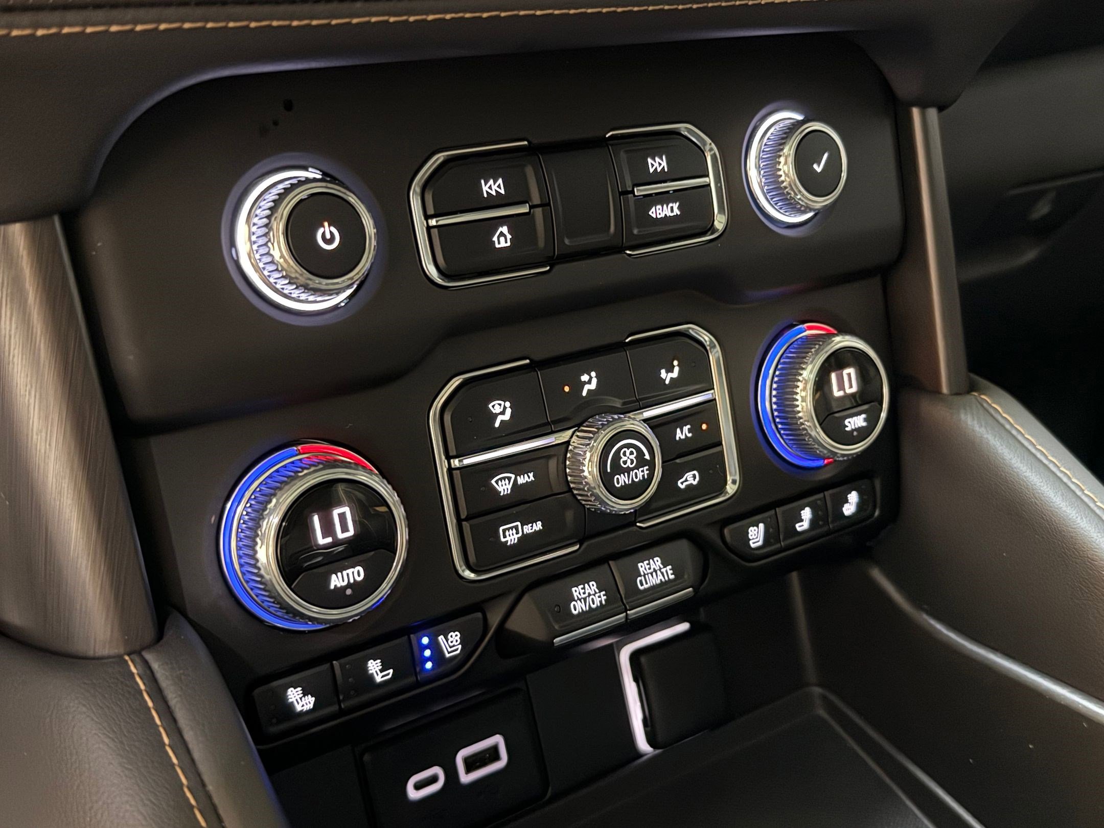 Used 2023 GMC Yukon AT4 w/ AT4 Premium Package image 32