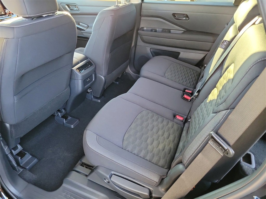 New 2025 Nissan Pathfinder SV image 11