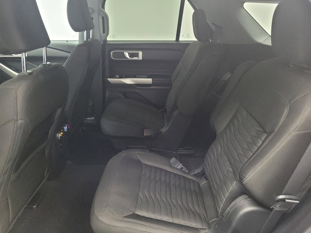 Used 2021 Ford Explorer XLT image 18