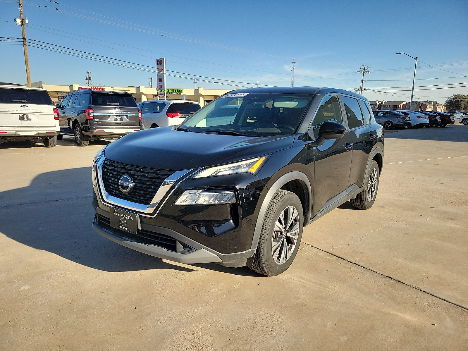 Used 2023 Nissan Rogue SV image 3