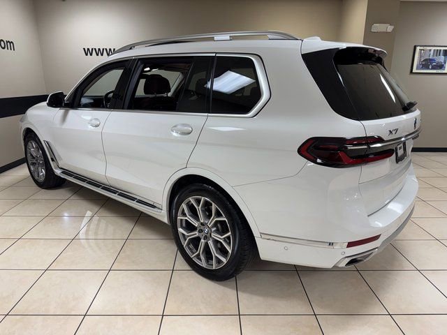 Used 2025 BMW X7 xDrive40i image 4