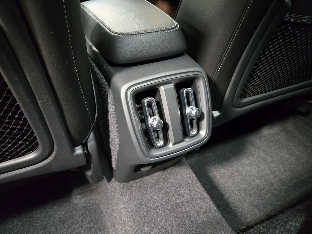 Used 2019 Volvo XC40 T5 Momentum image 36