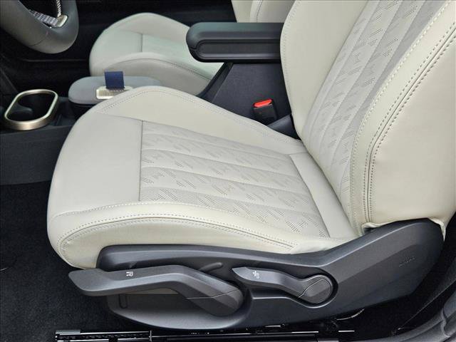Used 2026 MINI Cooper 2-Door Hardtop FWD image 4