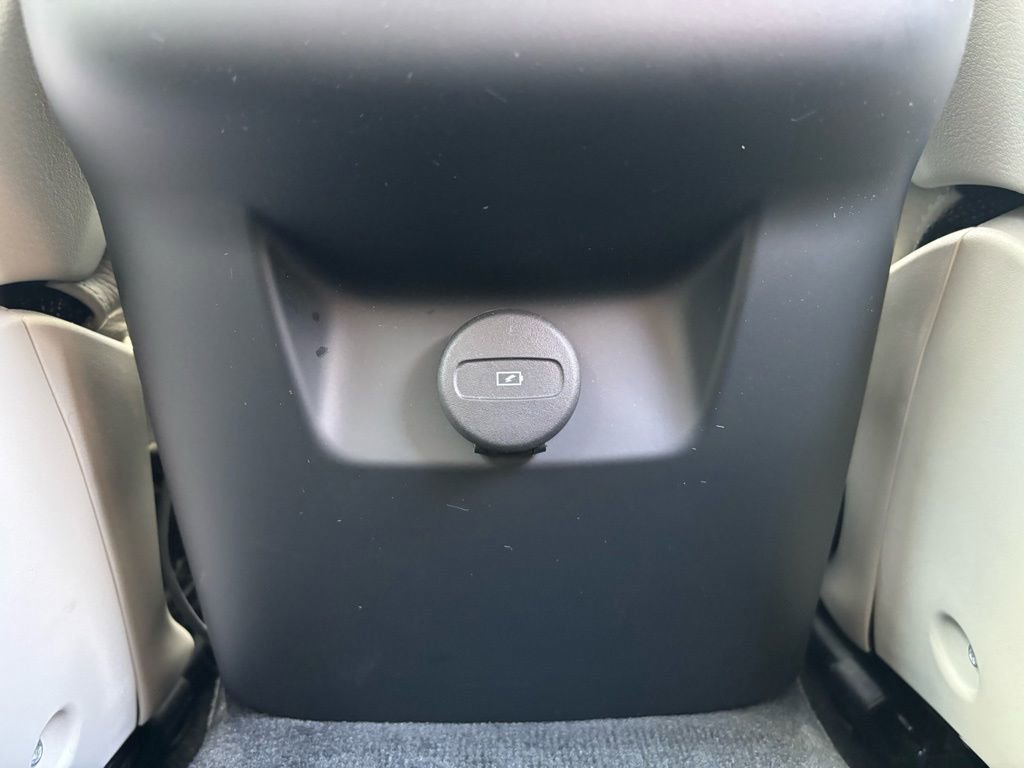 Certified 2023 Volvo XC60 B5 Core w/ Climate Package image 20