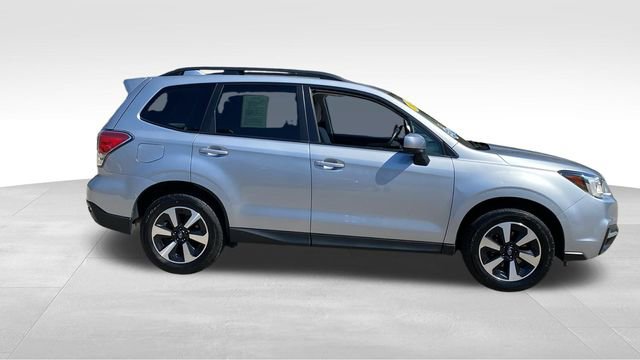 Used 2017 Subaru Forester 2.5i Premium w/ All-Weather Package AWD/4WD image 10