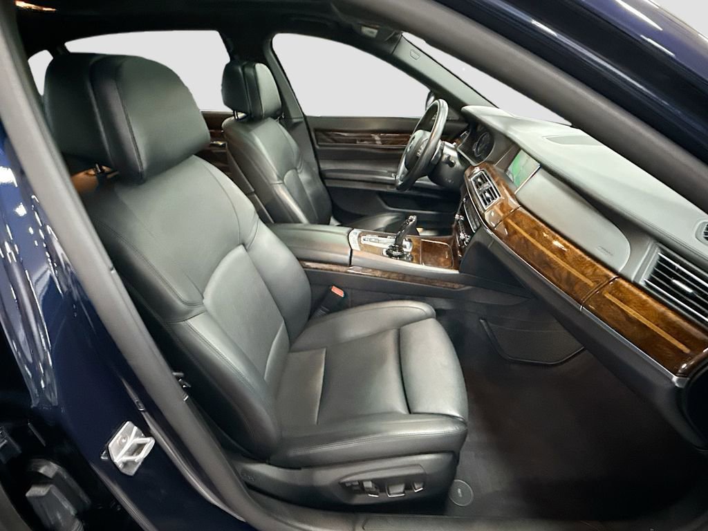 Used 2015 BMW 750Li image 19