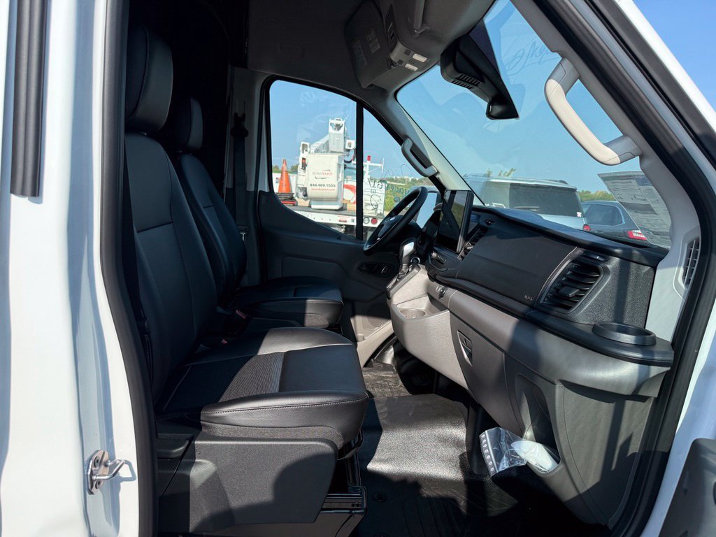 New 2027 Ford Transit 250 148 Medium Roof w/ Load Area Protection Package RWD image 9