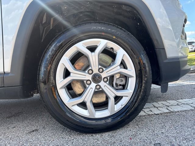 Used 2025 Jeep Compass Latitude image 9