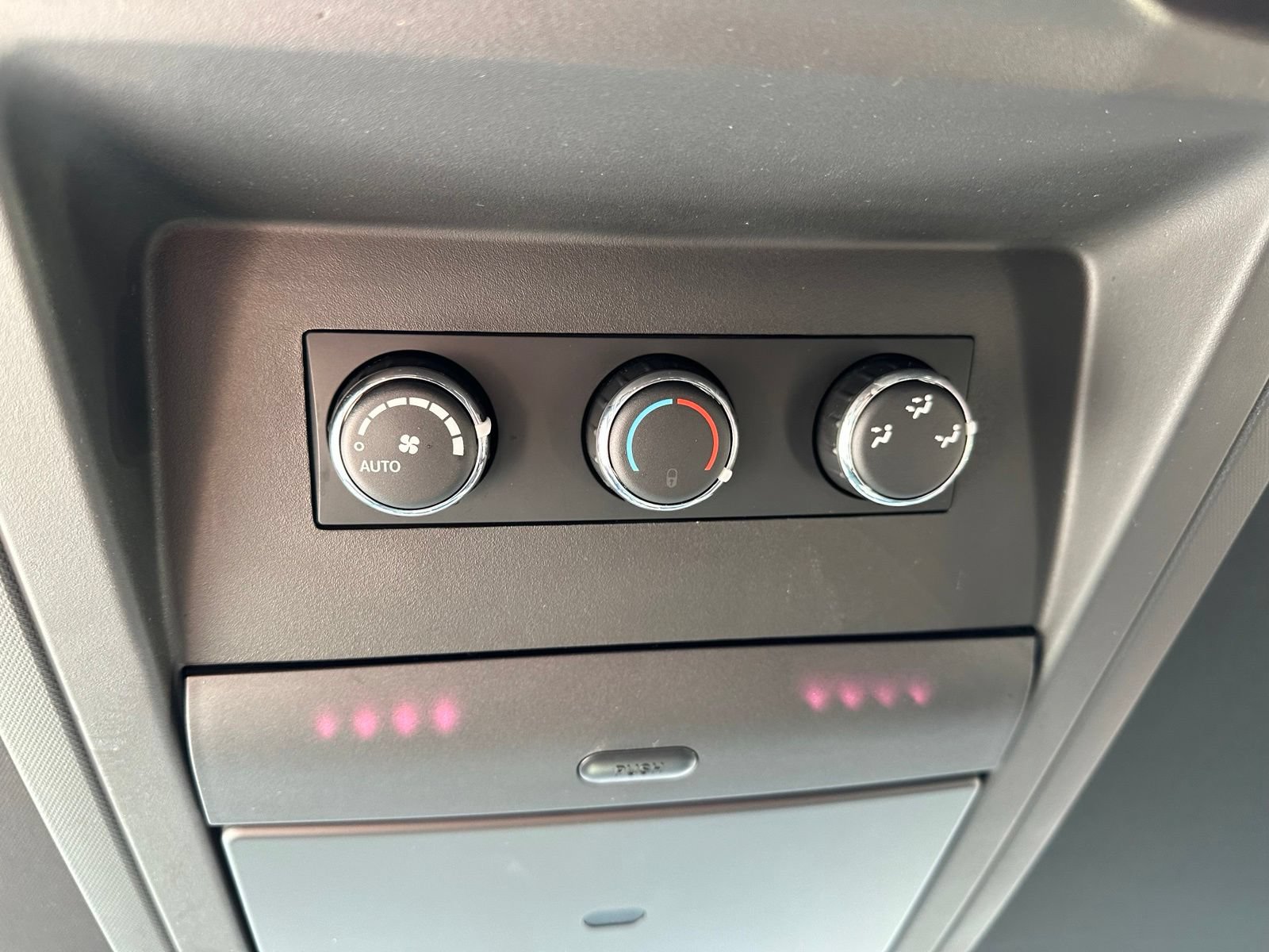 Used 2020 Dodge Grand Caravan SXT w/ Driver Convenience Group FWD image 25