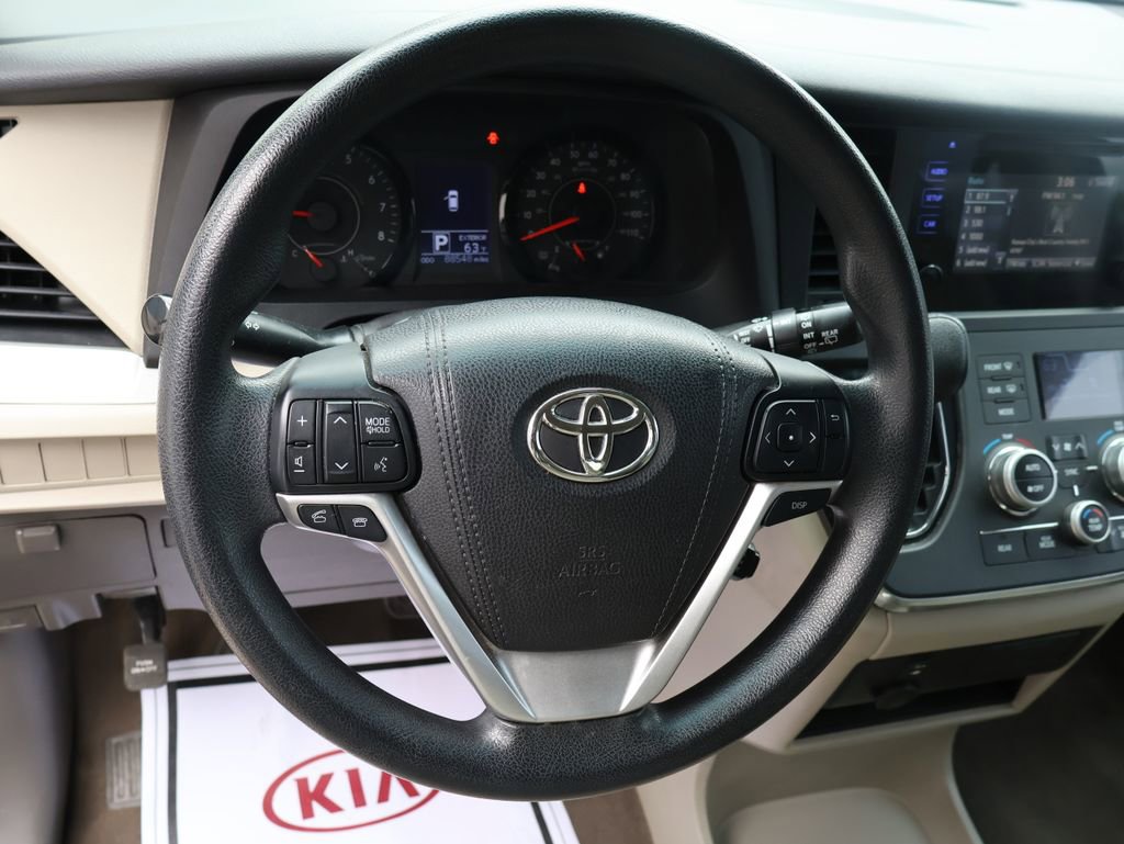 Used 2017 Toyota Sienna L FWD image 22