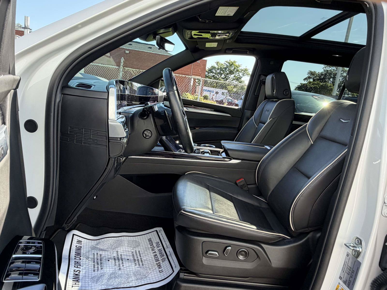 Certified 2025 Cadillac Escalade Sport w/ LPO, ONYX Package AWD/4WD image 8