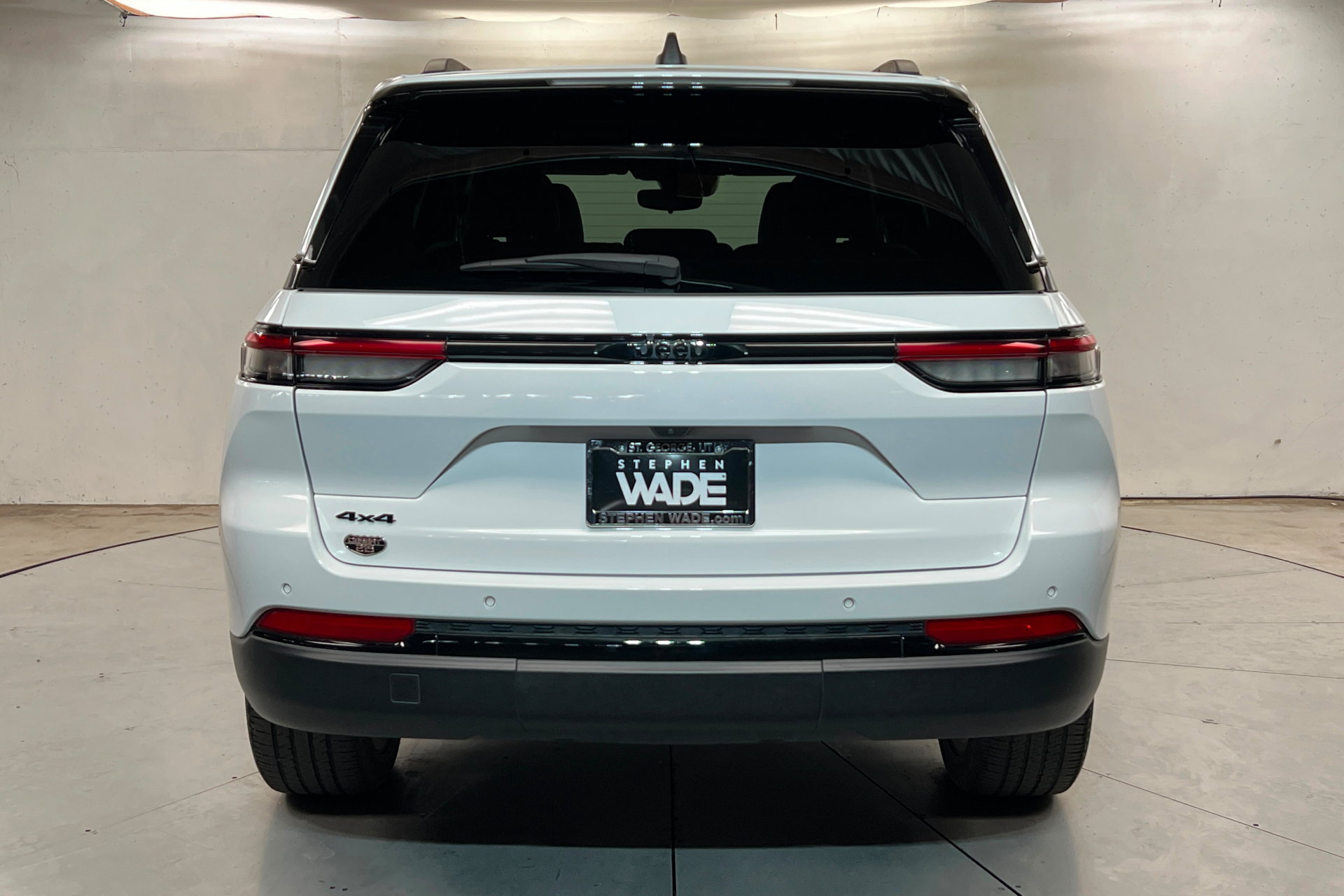 Certified 2023 Jeep Grand Cherokee Altitude AWD/4WD image 4
