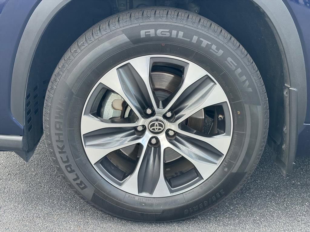 Used 2023 Toyota Highlander XLE image 9