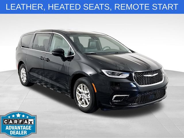 Used 2025 Chrysler Pacifica Select