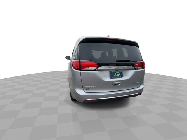 Used 2018 Chrysler Pacifica Touring-L image 6
