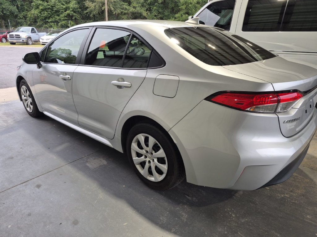 Used 2025 Toyota Corolla LE FWD image 6
