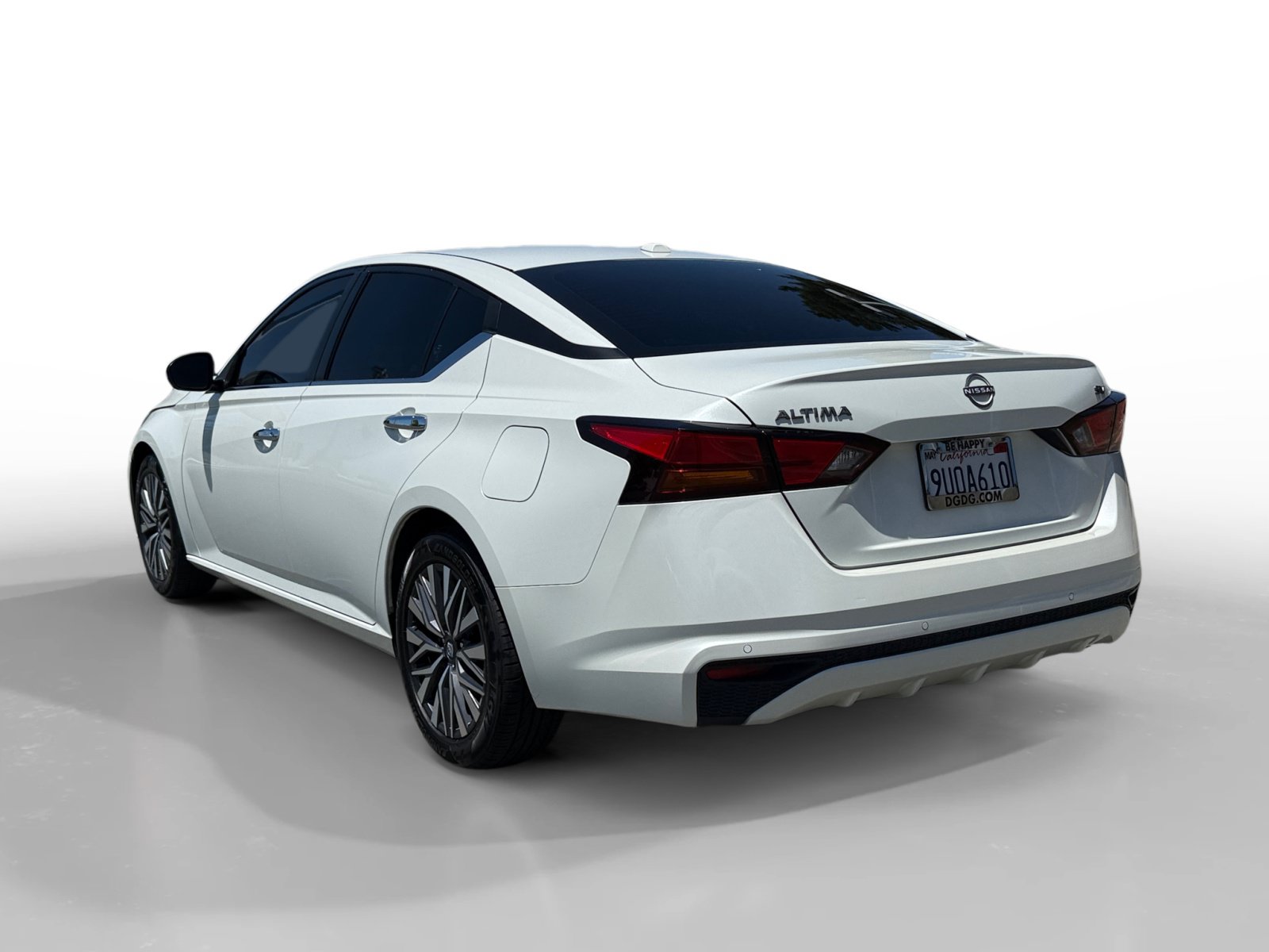Used 2023 Nissan Altima 2.5 SV FWD image 3