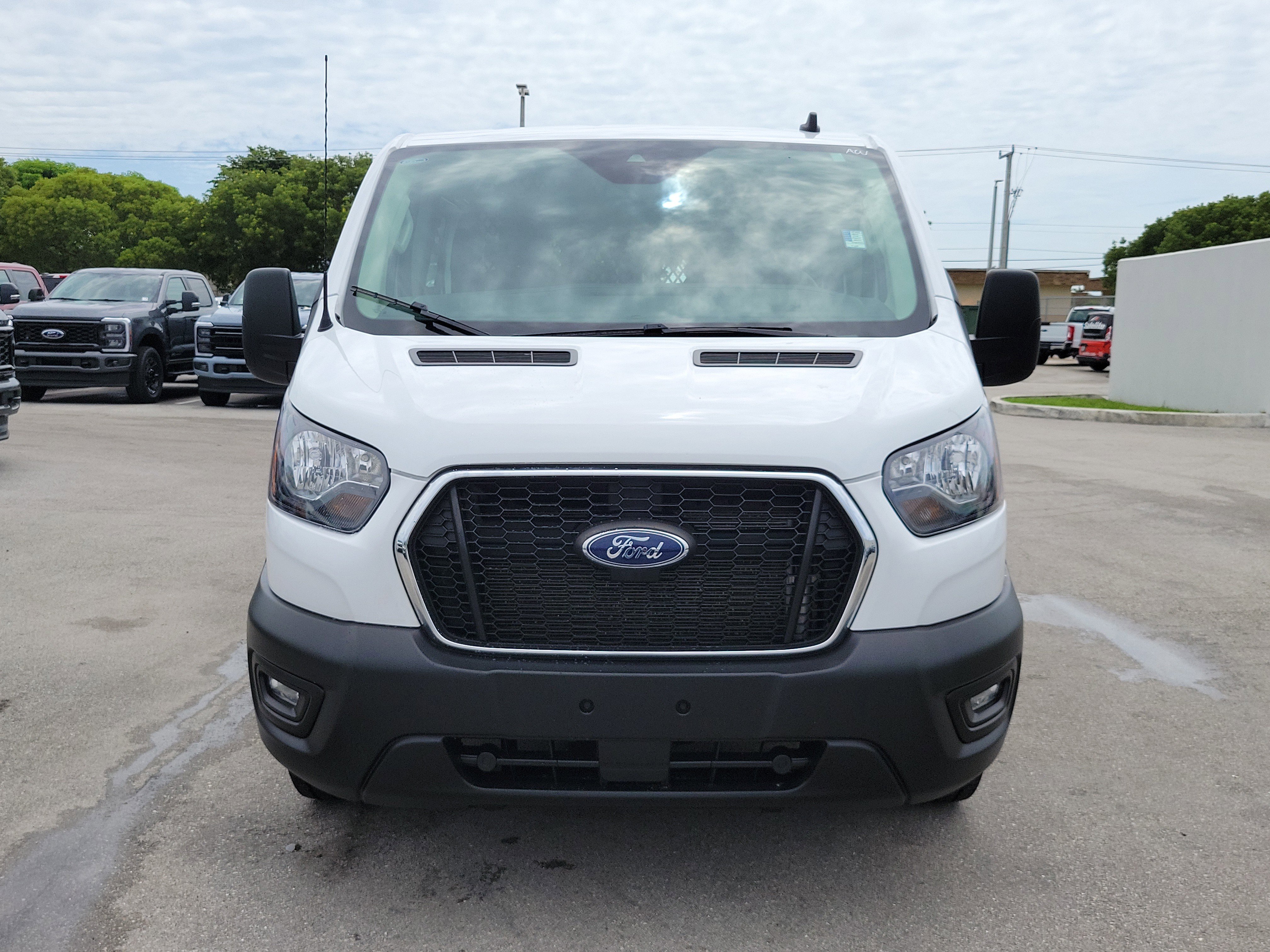 Used 2024 Ford Transit 250 Low Roof w/ Exterior Upgrade Package RWD video 2