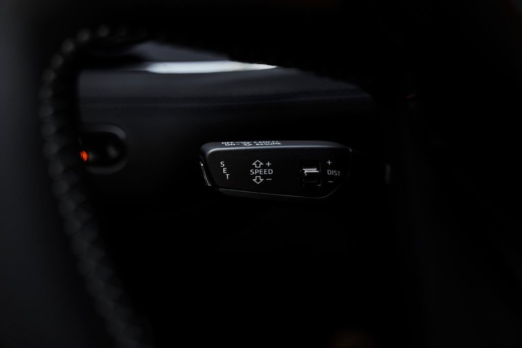 Used 2025 Bentley Bentayga AWD/4WD image 60