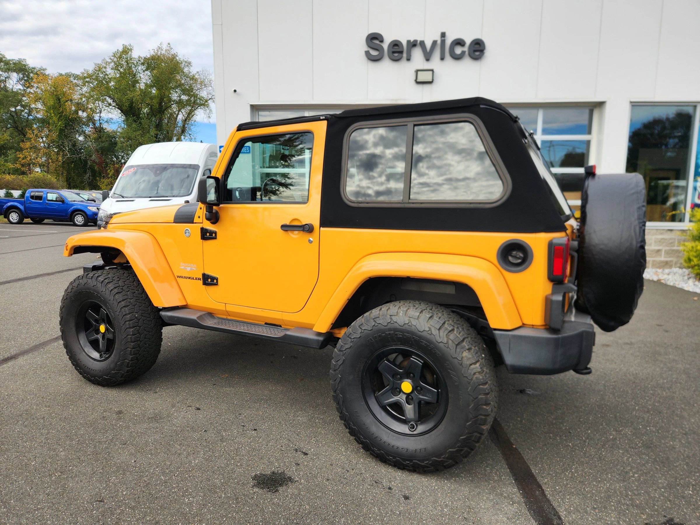 Used 2012 Jeep Wrangler Sahara AWD/4WD image 10