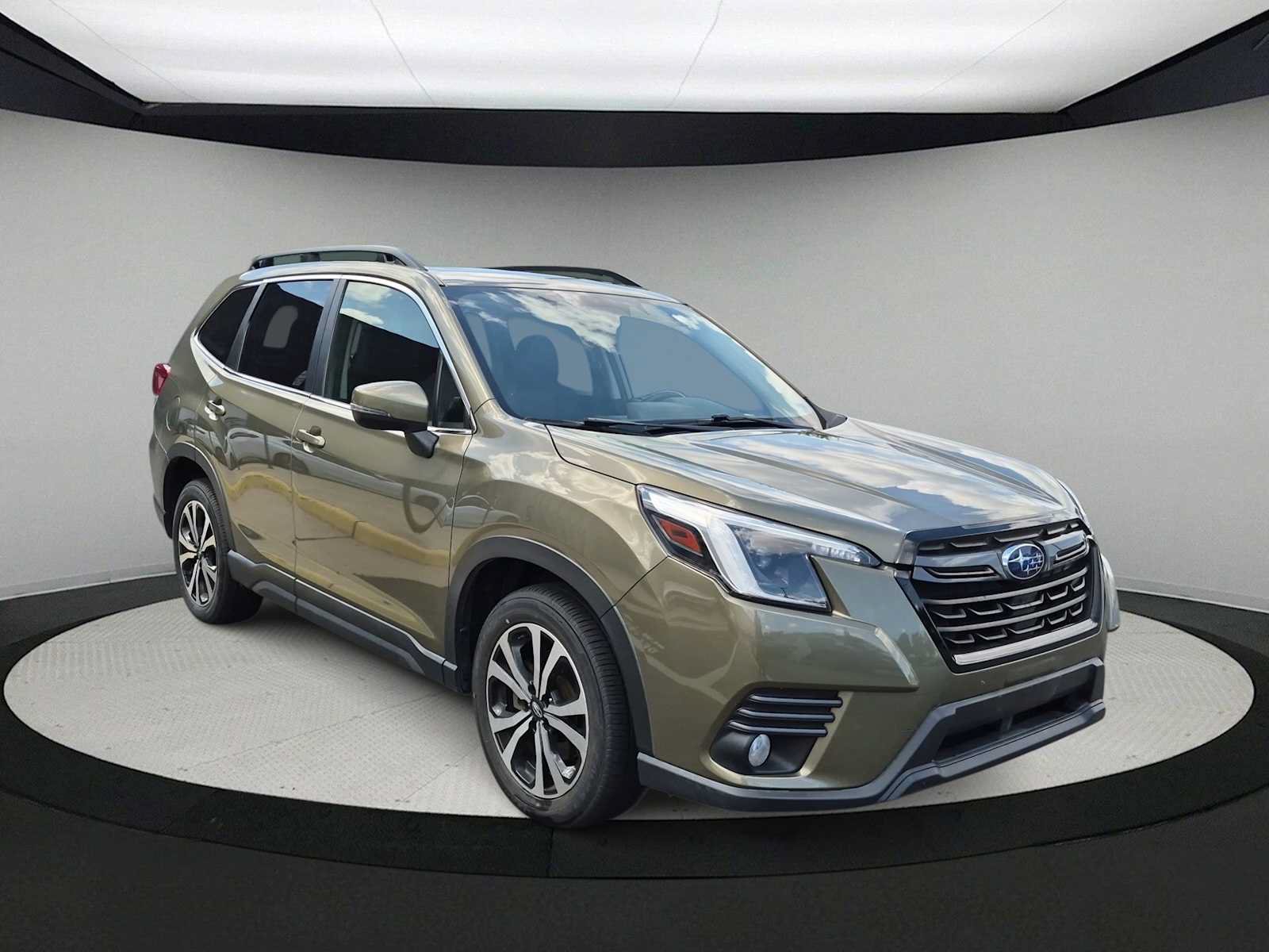 Used 2022 Subaru Forester Limited AWD/4WD image 2