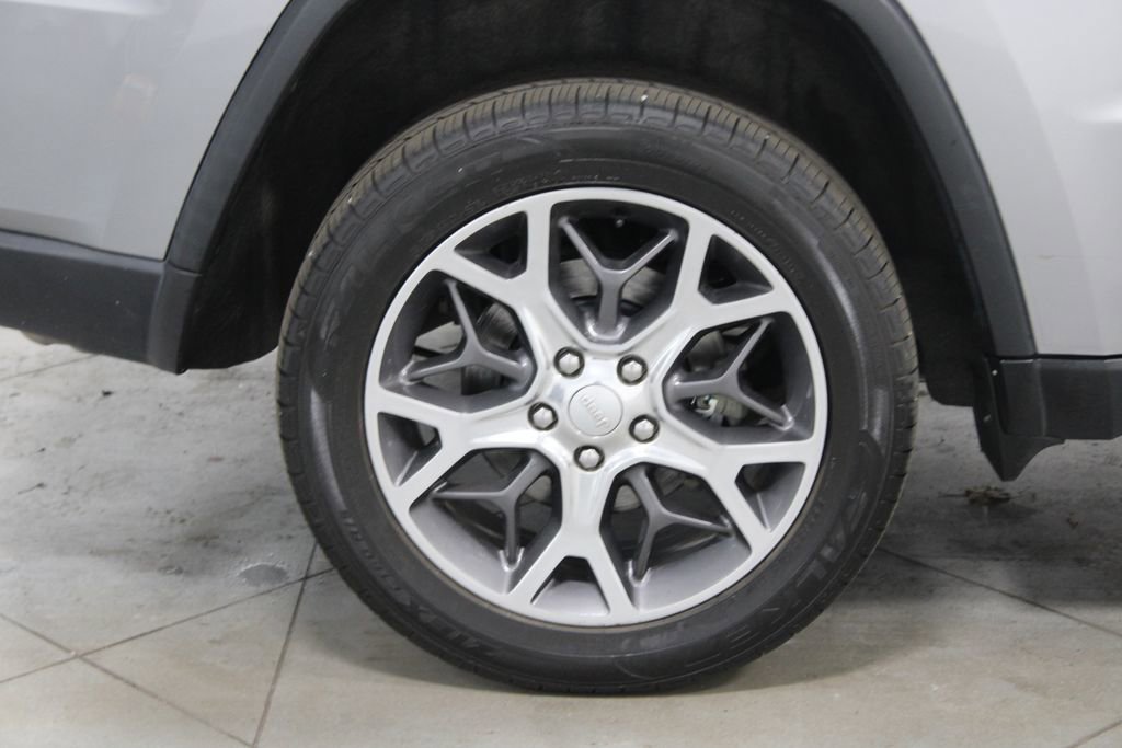 Used 2021 Jeep Grand Cherokee Limited image 13