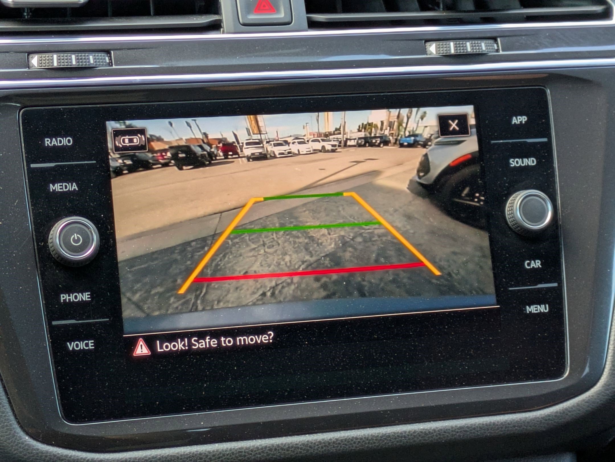 Used 2021 Volkswagen Tiguan SE image 19