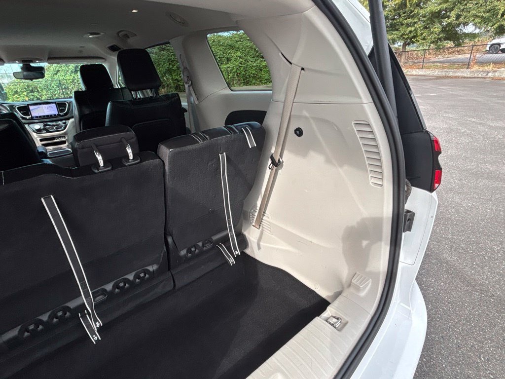 Used 2024 Chrysler Pacifica Limited FWD image 46