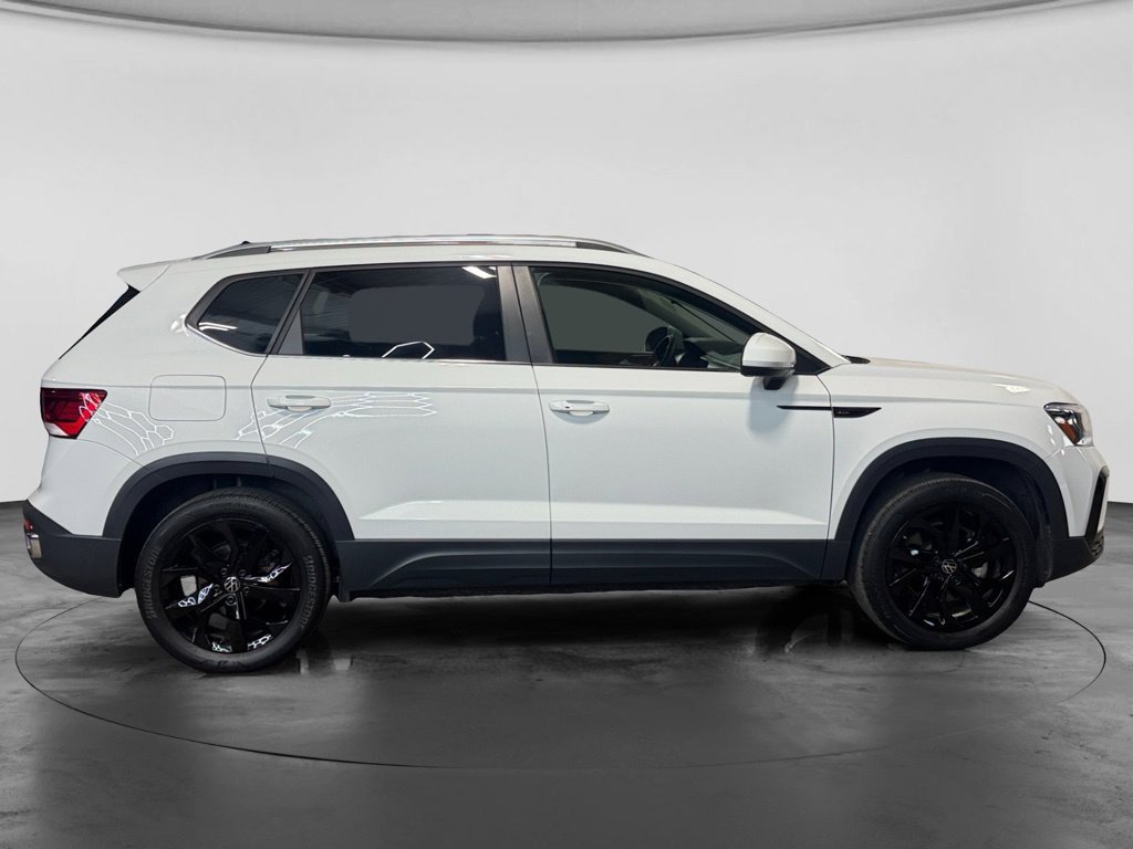 Used 2023 Volkswagen Taos SE w/ Panoramic Sunroof Package AWD/4WD image 4