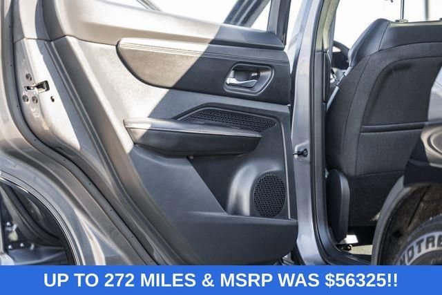 Used 2023 Nissan Ariya AWD image 35