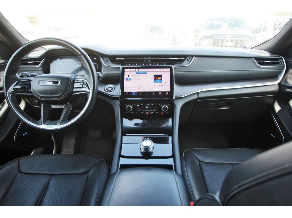 Used 2022 Jeep Grand Cherokee Overland RWD image 12