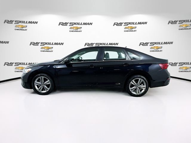Used 2024 Volkswagen Jetta SE image 4