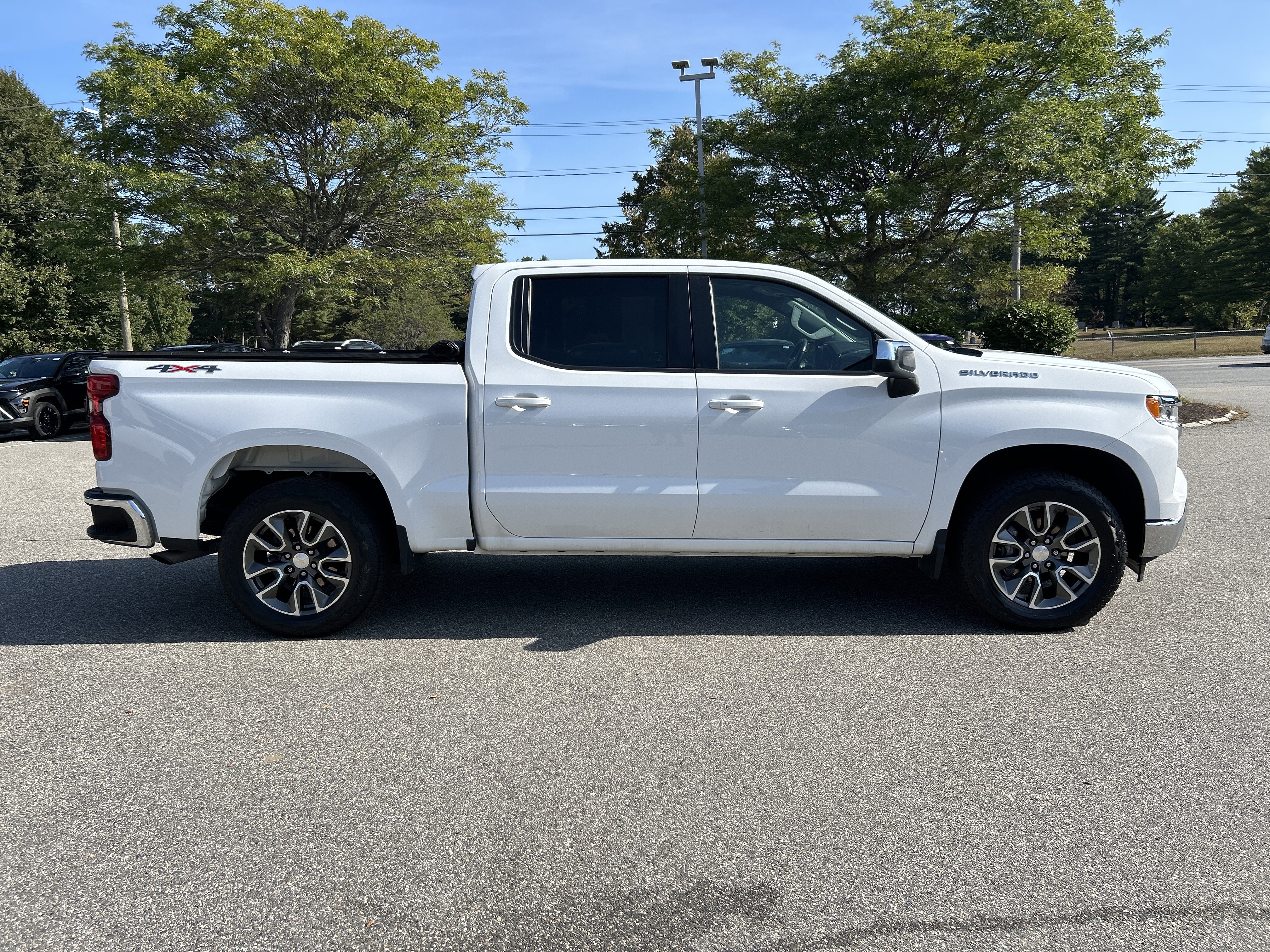 Used 2022 Chevrolet Silverado 1500 LT image 4
