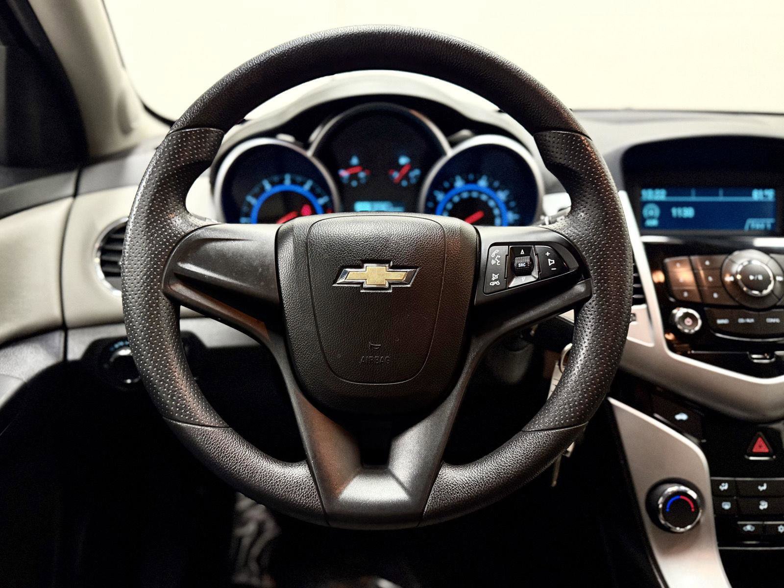 Used 2015 Chevrolet Cruze LS FWD image 16
