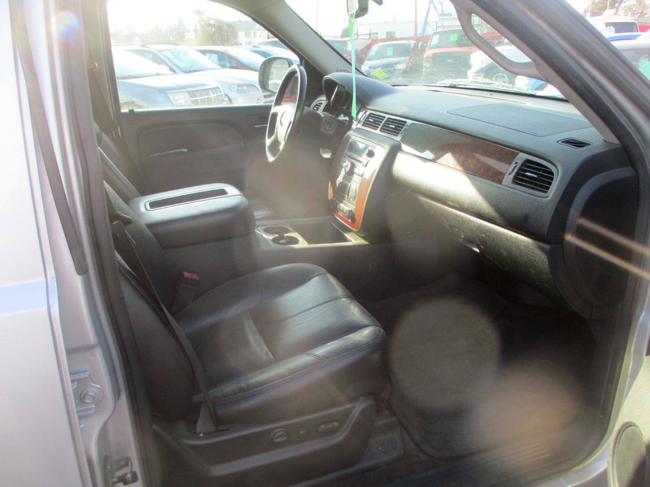 Used 2011 Chevrolet Suburban LT w/ Luxury Package AWD/4WD image 8