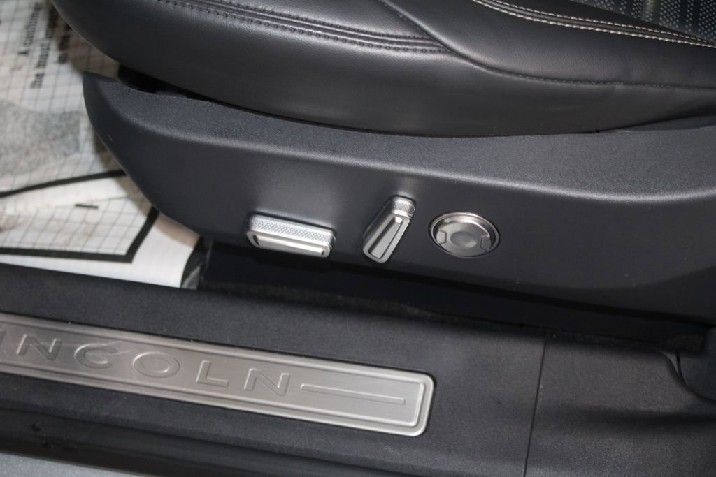 Used 2024 Lincoln Nautilus Reserve image 24