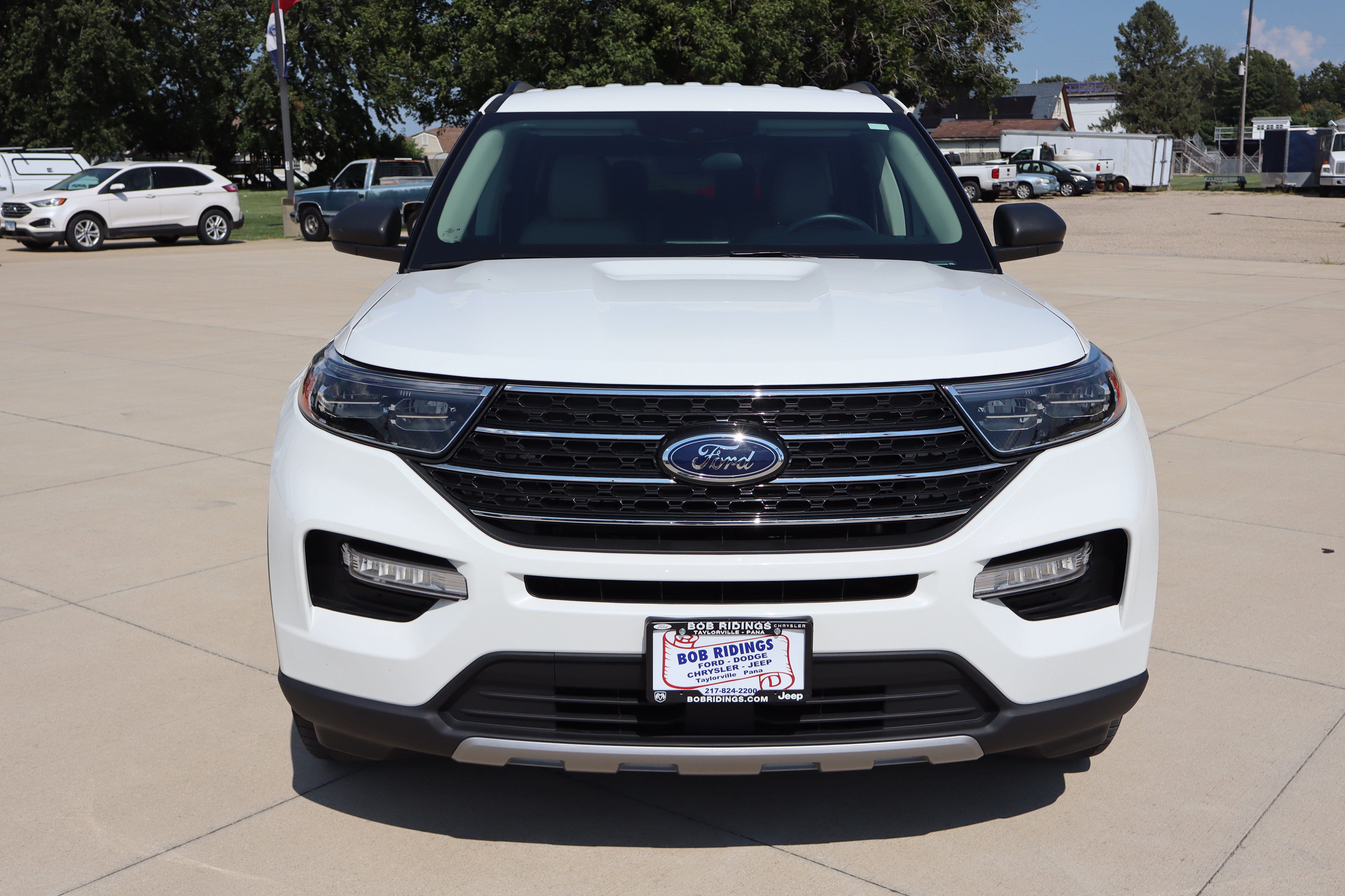 Used 2024 Ford Explorer XLT w/ Equipment Group 202A AWD/4WD image 2