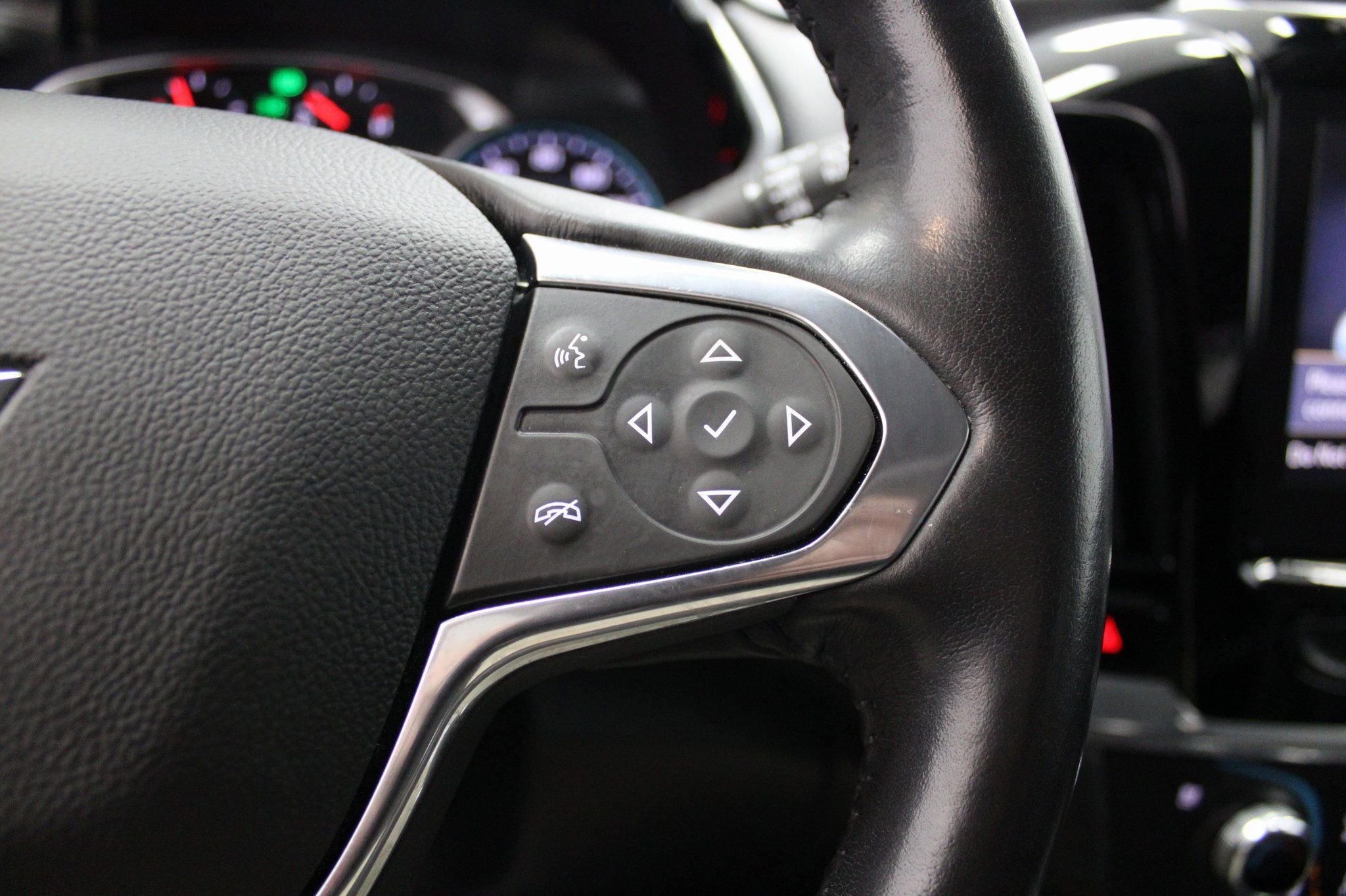 Used 2020 Chevrolet Traverse Premier w/ LPO, Blackout Package image 40