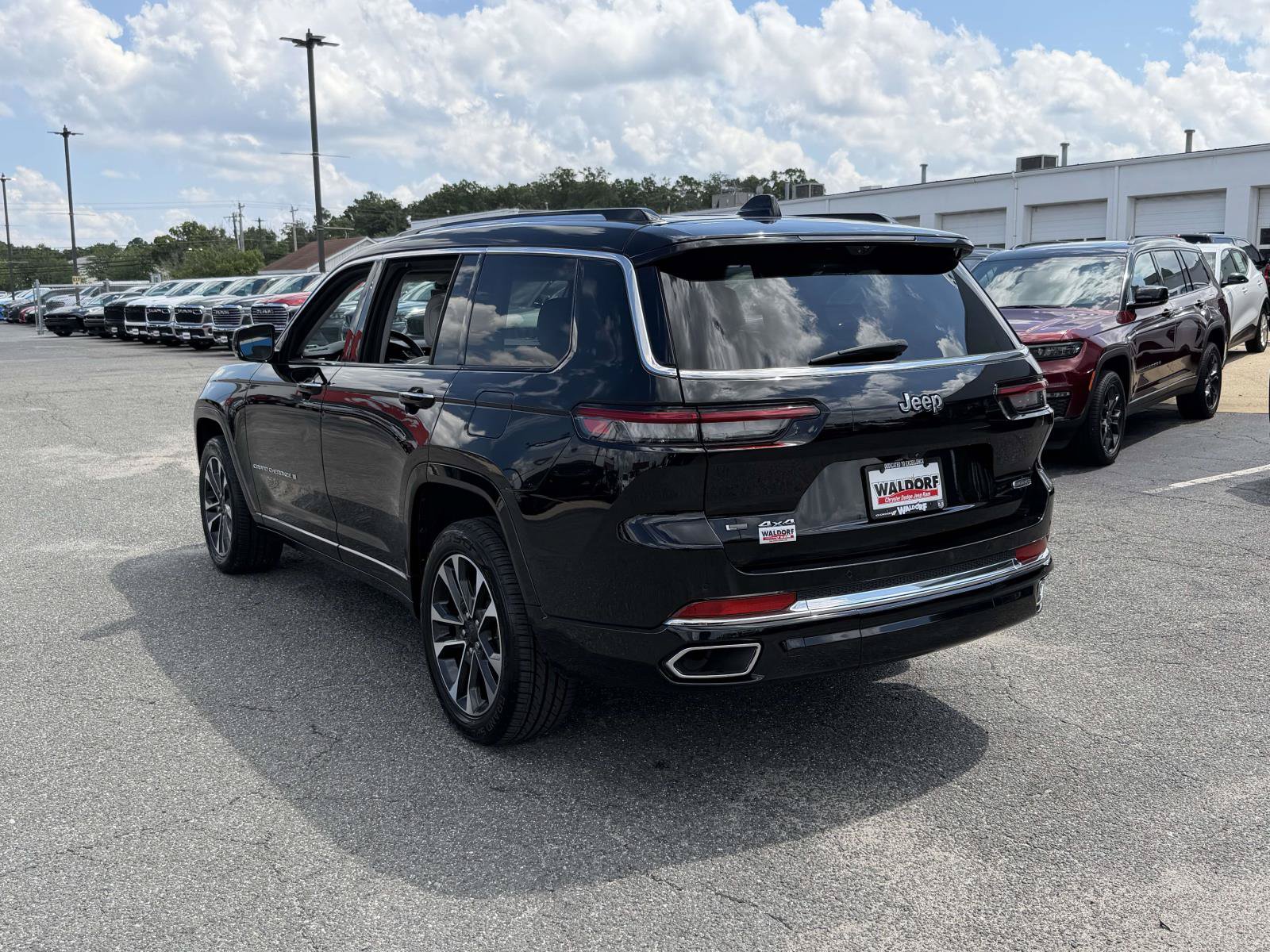 Used 2021 Jeep Grand Cherokee L Overland w/ Luxury Tech Group IV AWD/4WD image 5
