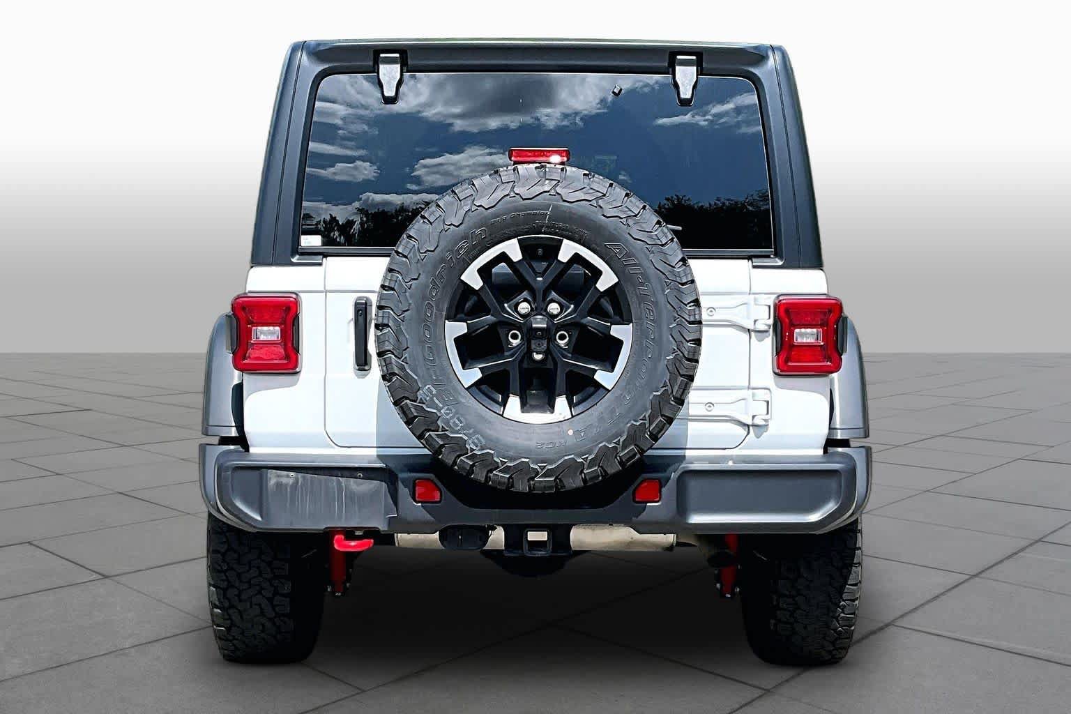 Used 2025 Jeep Wrangler Unlimited Rubicon AWD/4WD image 5