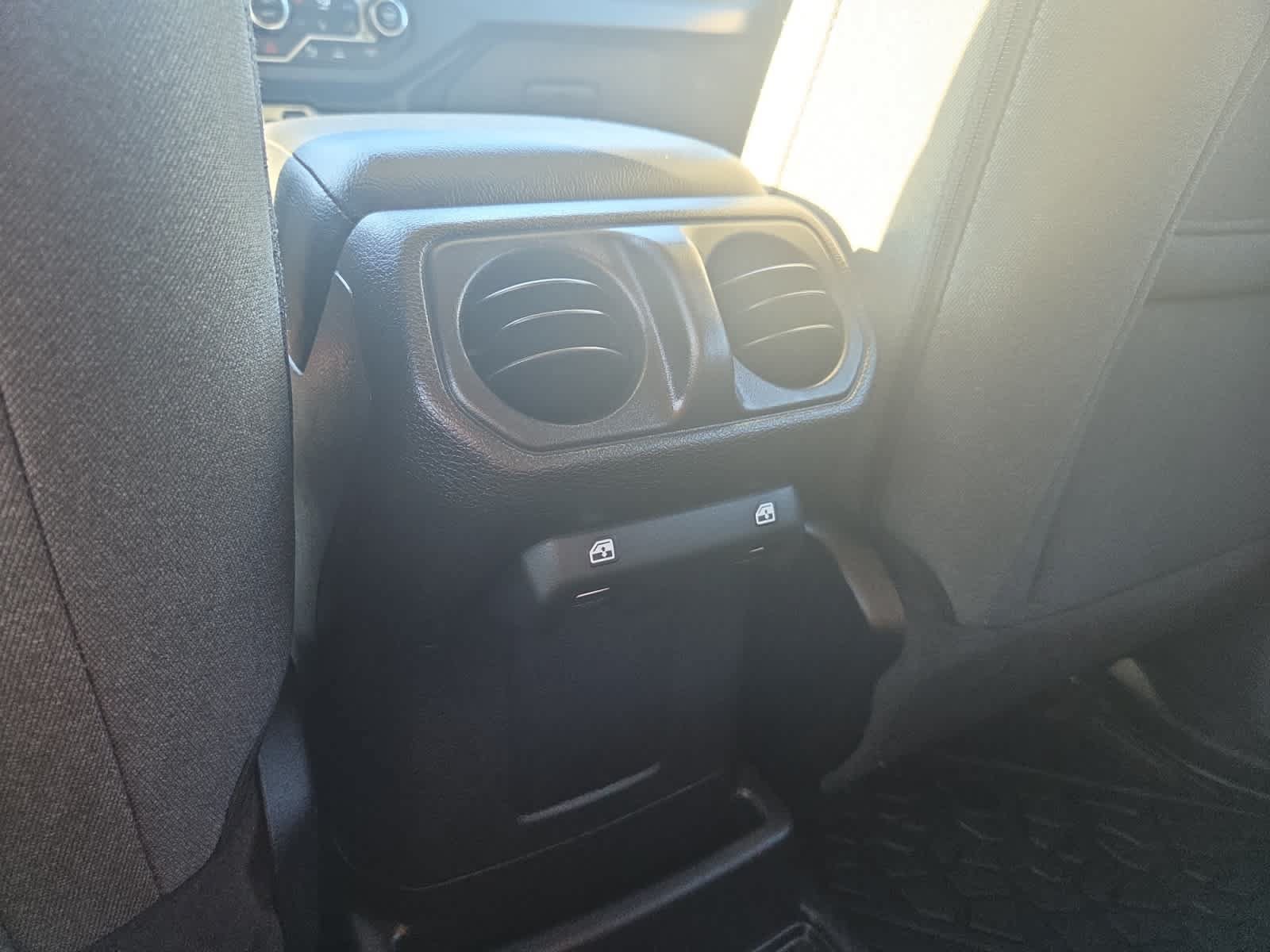 Used 2024 Jeep Wrangler Unlimited w/ Convenience Group AWD/4WD image 16