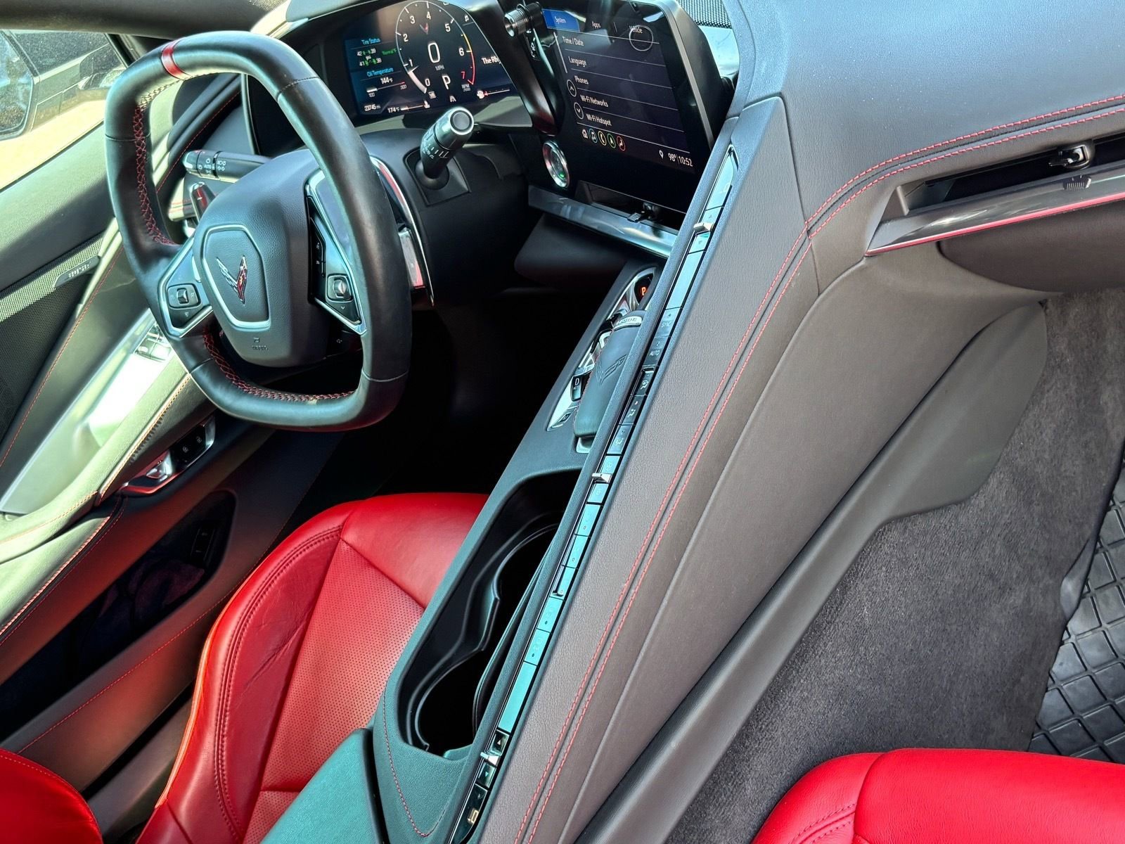 Used 2020 Chevrolet Corvette Stingray Coupe w/ Z51 Performance Package RWD image 9