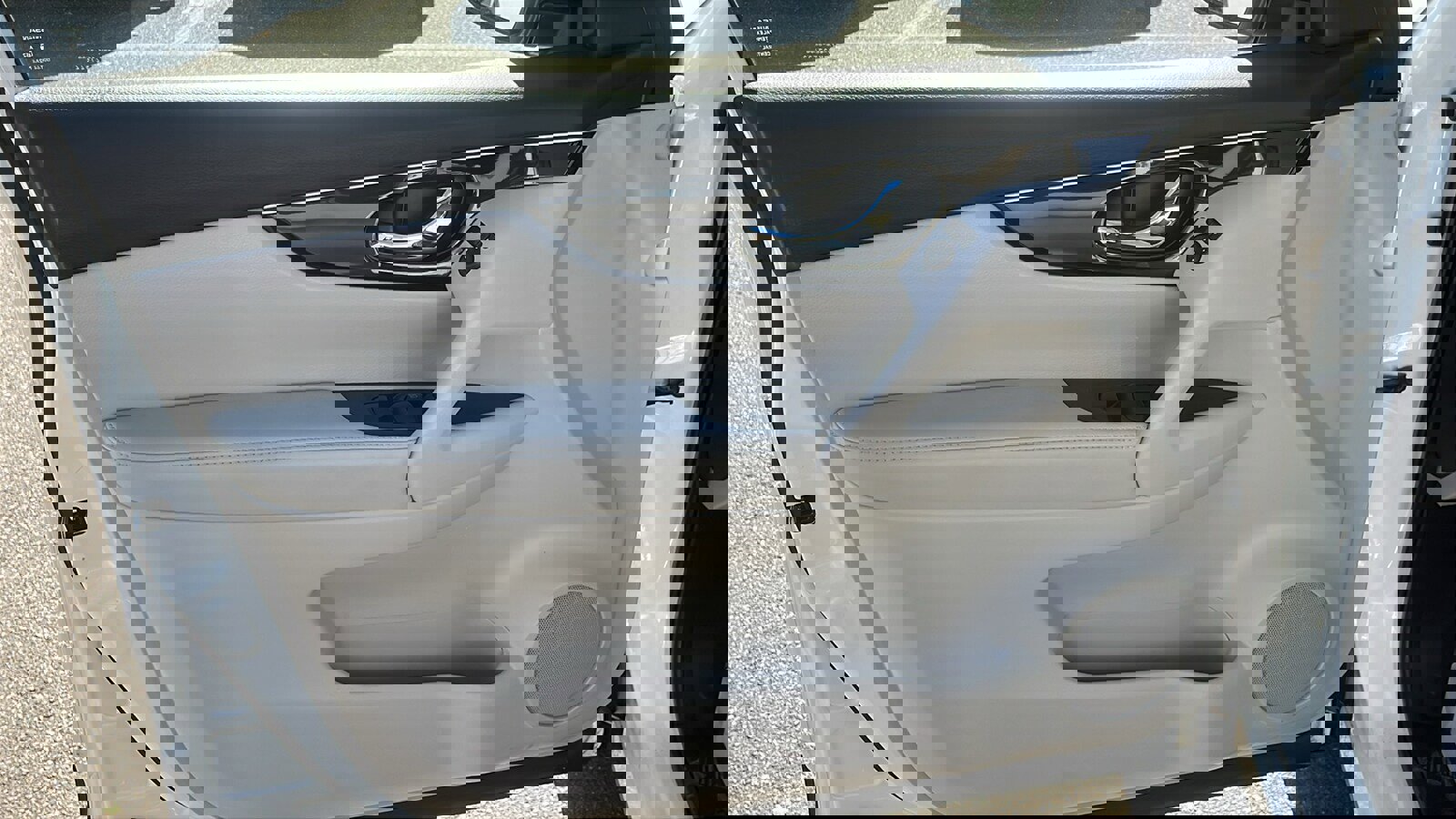 Used 2019 Nissan Rogue Sport SL w/ Premium Package image 11