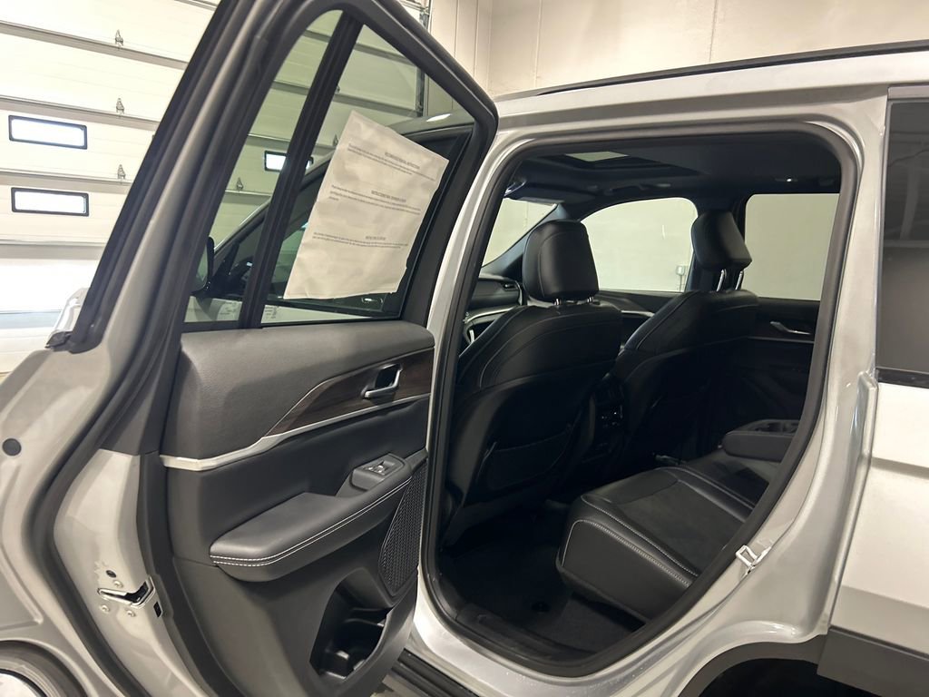 New 2026 Jeep Grand Cherokee Altitude AWD/4WD image 32