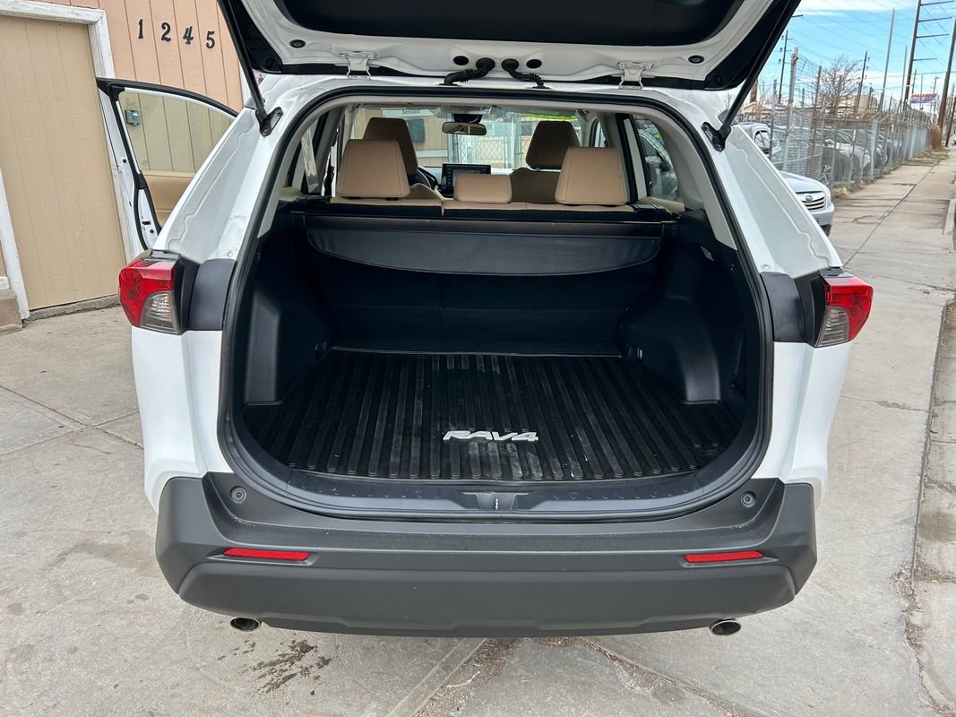 Used 2021 Toyota RAV4 LE image 11